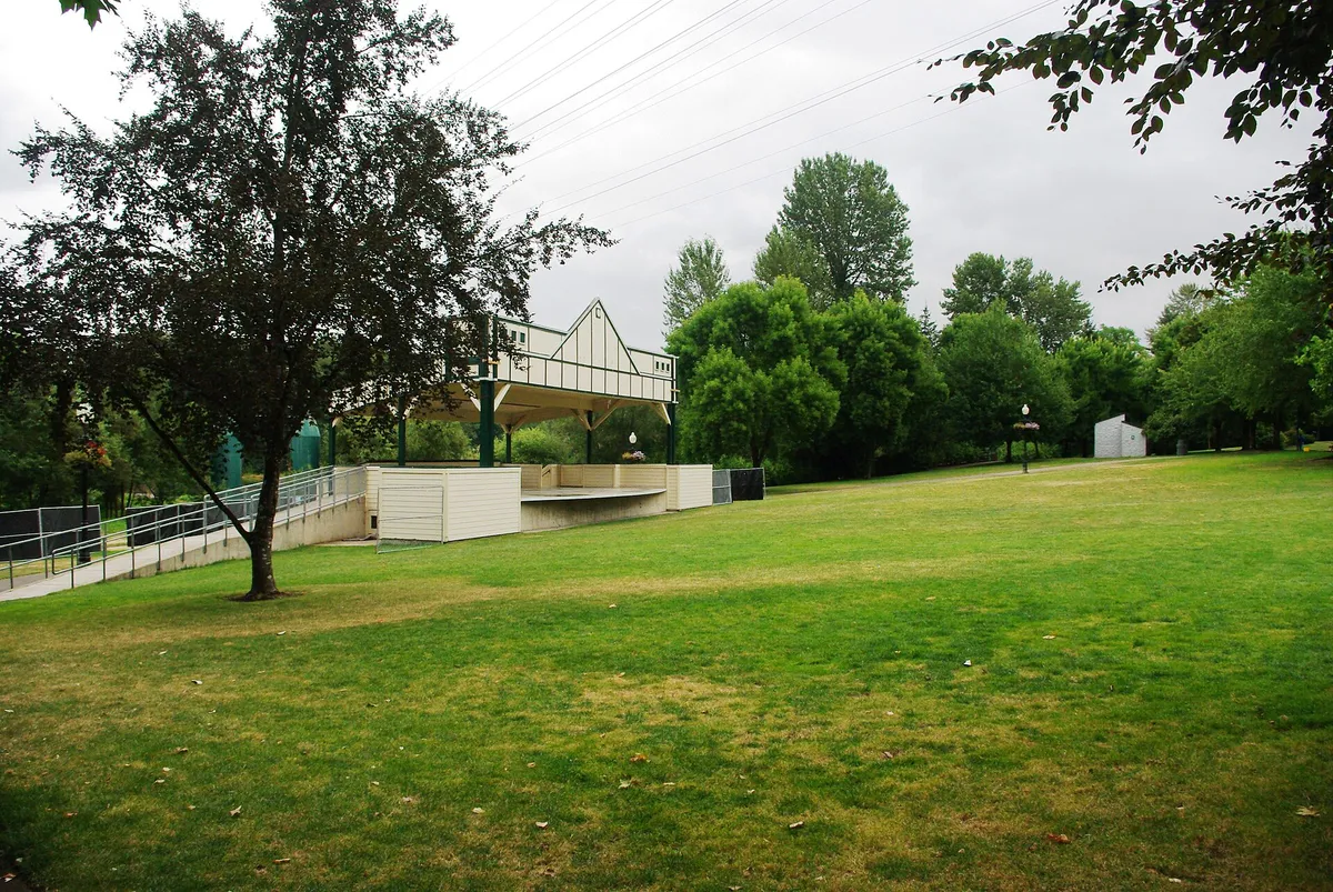 Monteith River Park Albany Oregon stage