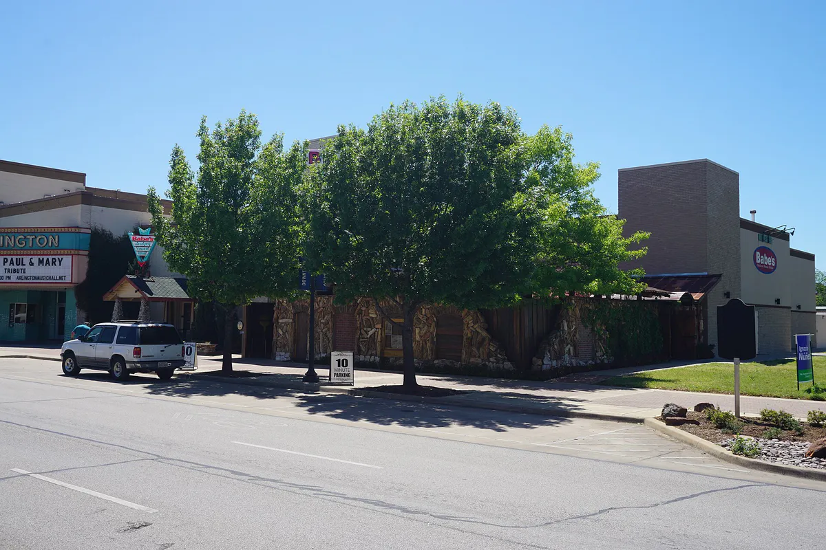 Arlington April 2019 43 (Babe's Chicken Dinner House), Texas