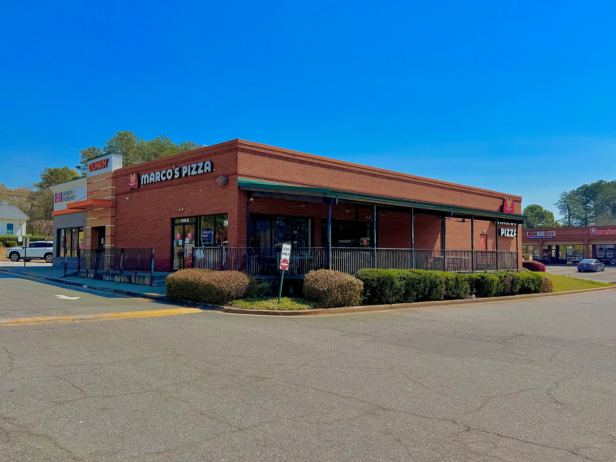 Exterior of a Marco's Pizza restaurant in Athens, Georgia 01