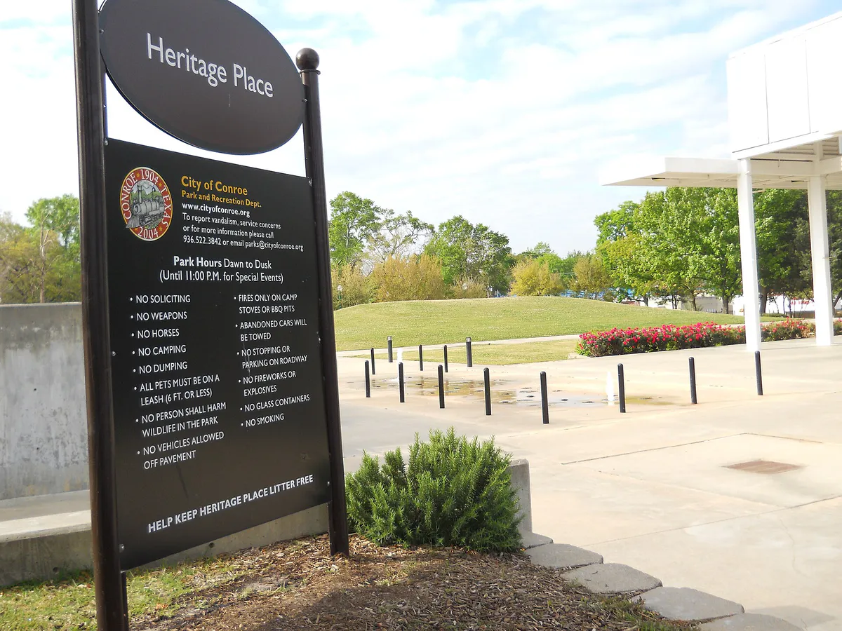 Entrance Heritage Place in Conroe, Texas