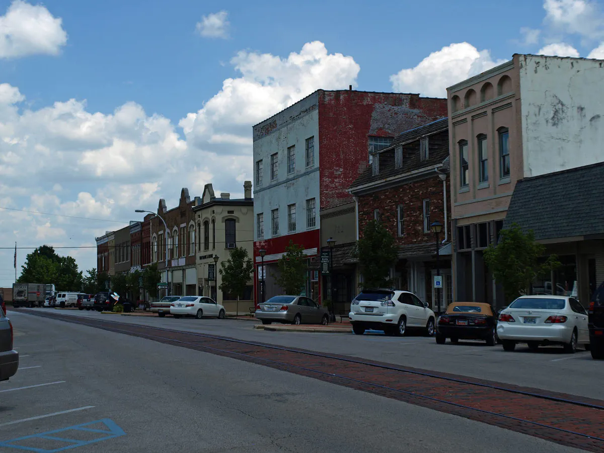Bank Street Decatur July 2010 01, Alabama