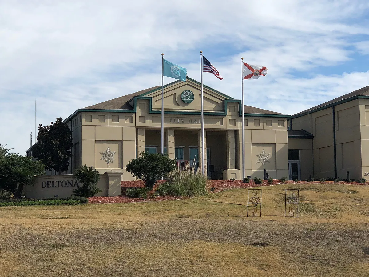DeltonaFLCityHallJan2018, Florida