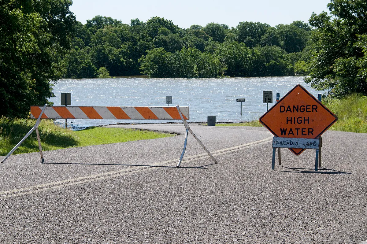 FEMA - 44625 - Road closed flooded by flood waters in Oklahoma in Edmond, Oklahoma