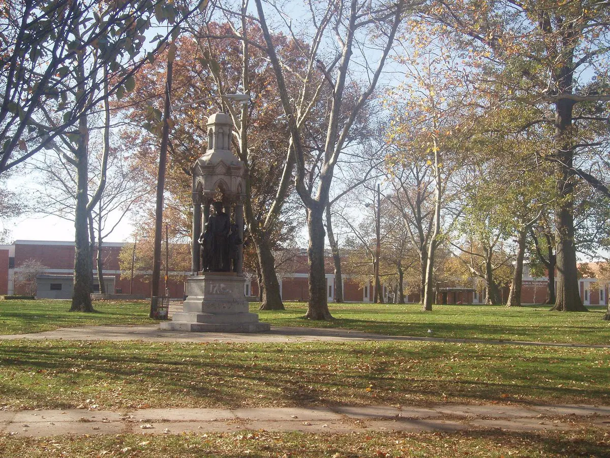 Park on Court St. in Elizabeth, NJ, New Jersey