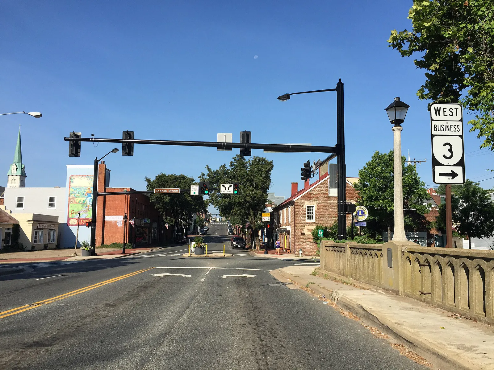 2016-07-24 08 54 10 View west along Virginia State Route 3 Business (William Street) at Sophia Street in Fredericksburg, Virginia