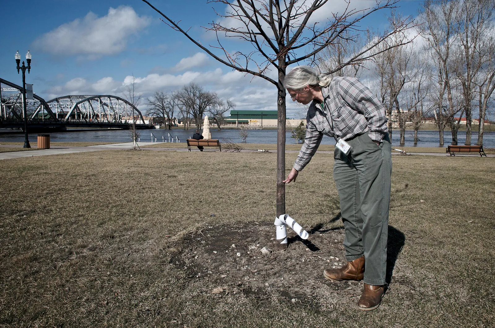 FEMA - 41541 - North Dakota floods leave high water marks in Grand Forks Park.