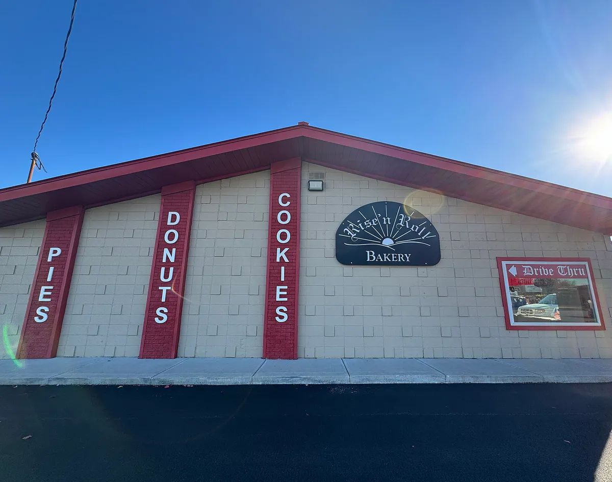 Rise 'n Roll Bakery (Greenwood, Indiana) - November 2023 - Sarah Stierch 01