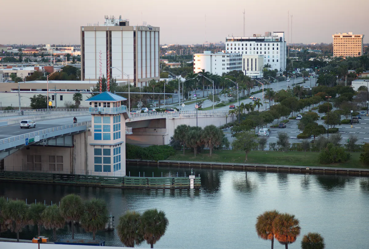 Hallandale Beach Blvd Bridge from the northeast (2011), Florida