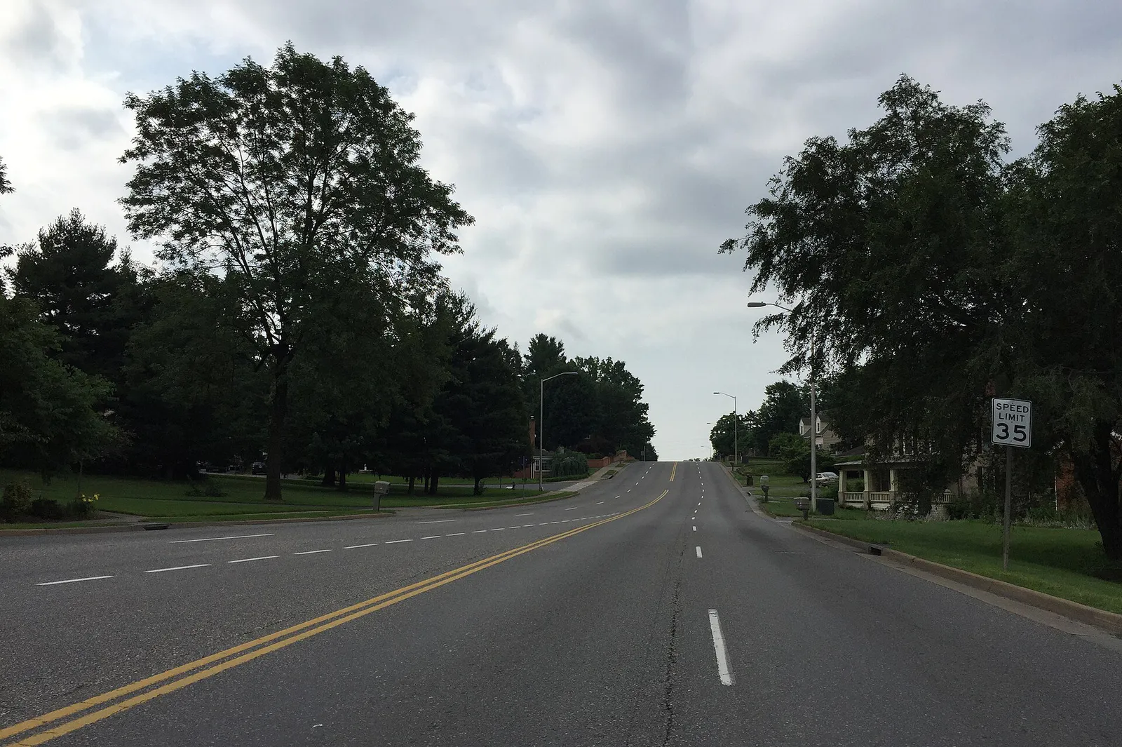 2016-06-26 09 05 21 View east along Virginia State Route 253 (Port Republic Road) just east of U.S. Route 11 (Main Street) in Harrisonburg, Virginia