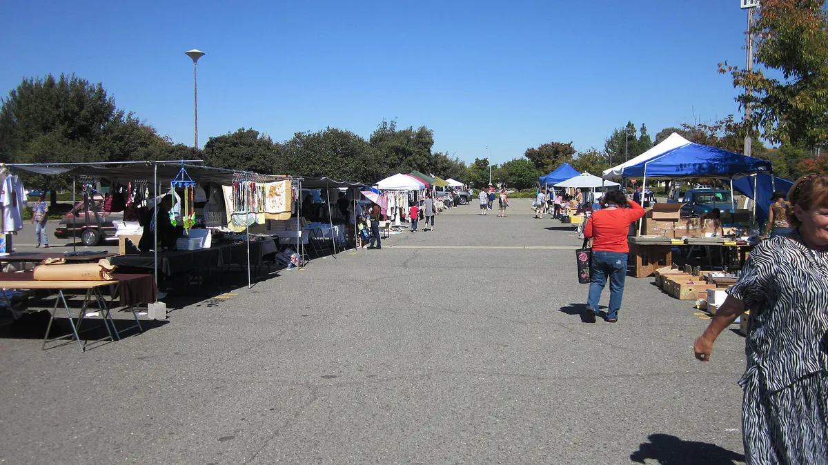 Swap meet at CSU East Bay 2010-09-26 1 in Hayward, California