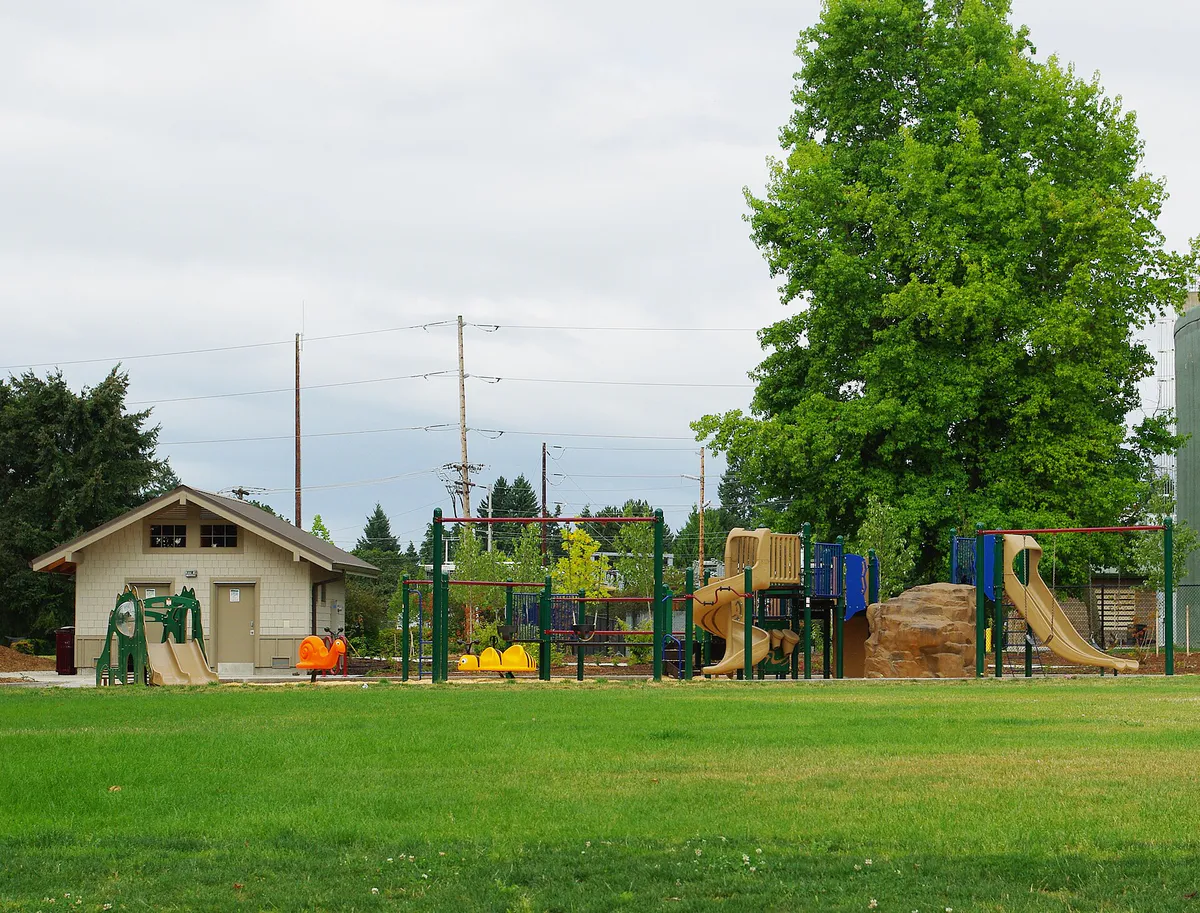 Bicentennial Park playground - Hillsboro, Oregon