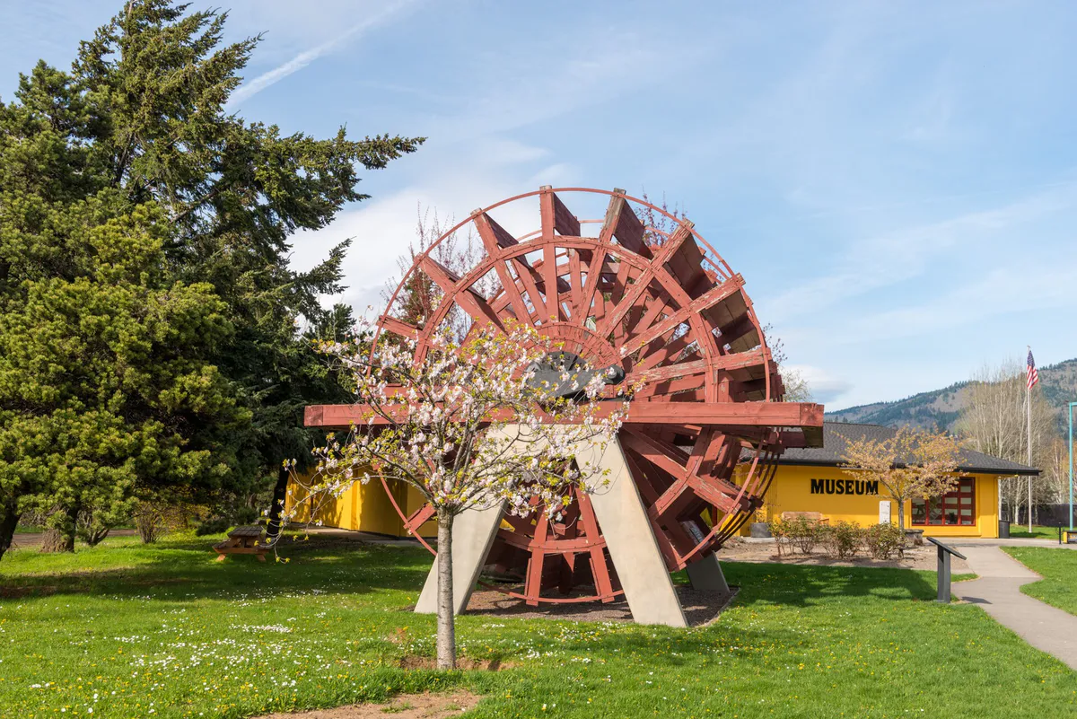 Hood River County History Museum - DPLA - 6f42d8c882485aee4e57dd9e608ad433, Oregon
