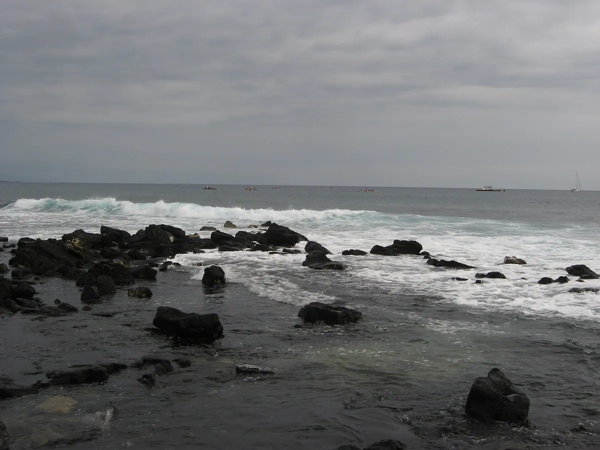 Canoe Racing, Sunset, Kailua-Kona, Hawaii Waterfront (4548894159)
