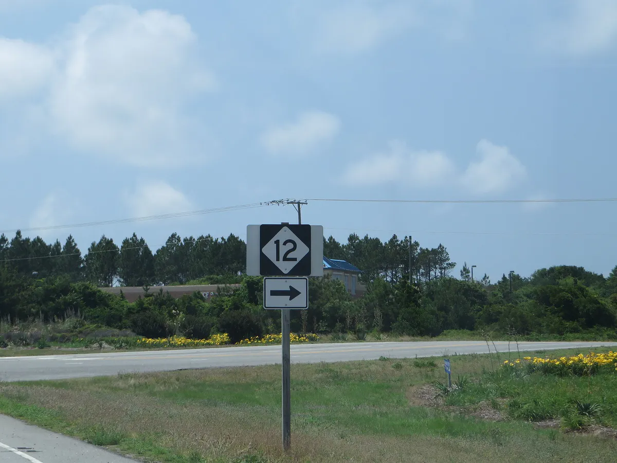 Northbound Highway 12, Kitty Hawk, North Carolina (14469107765)