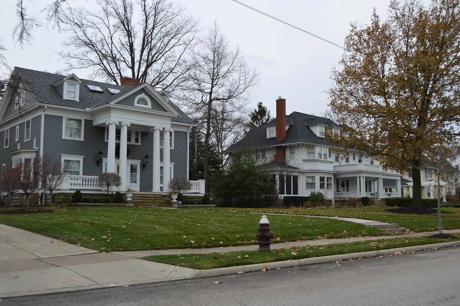 Lake Road in Clifton Park in Lakewood, Ohio