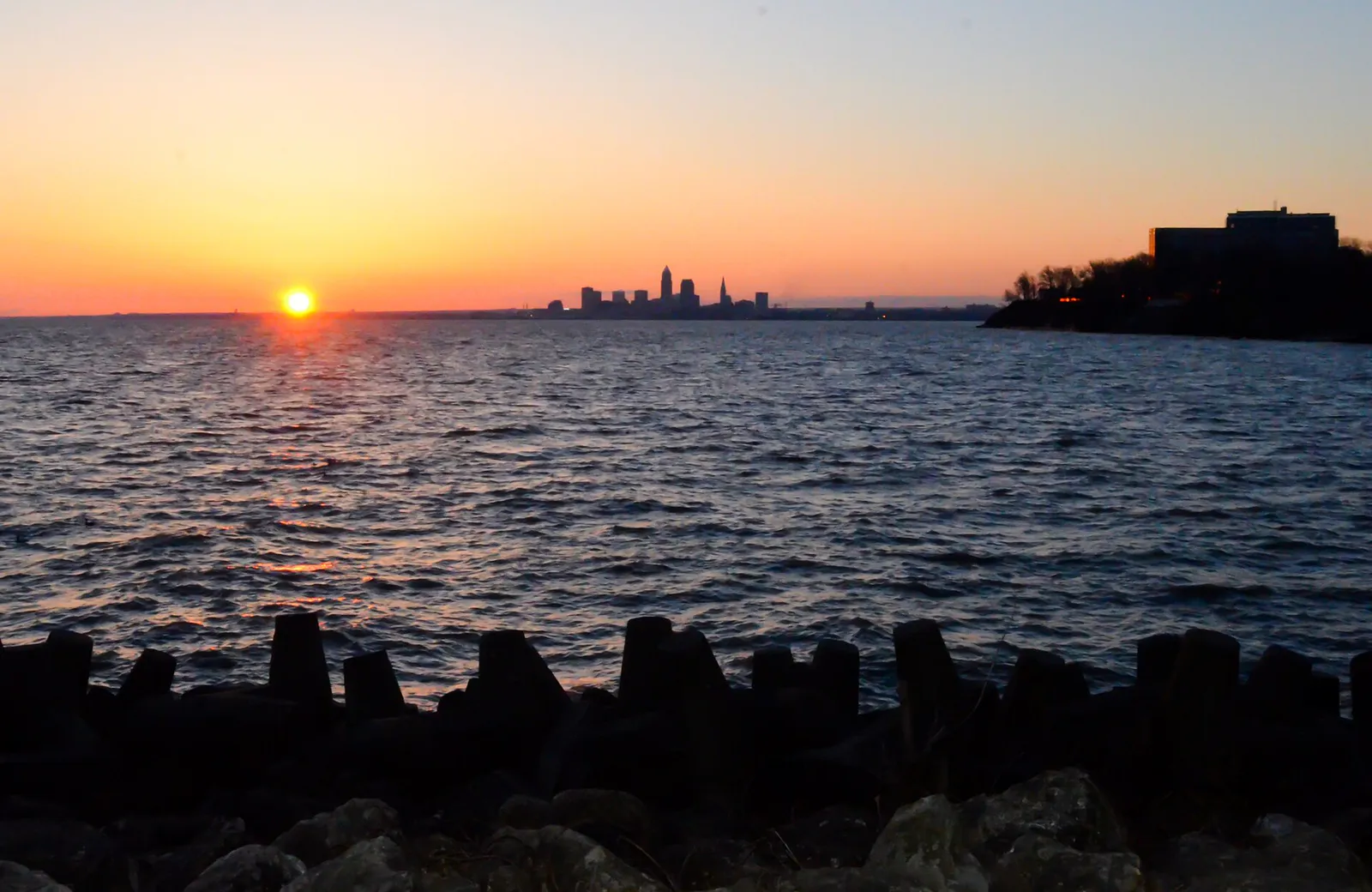 Cleveland, Ohio Skyline at Sunrise at Lakewood Park (8668170655), Washington