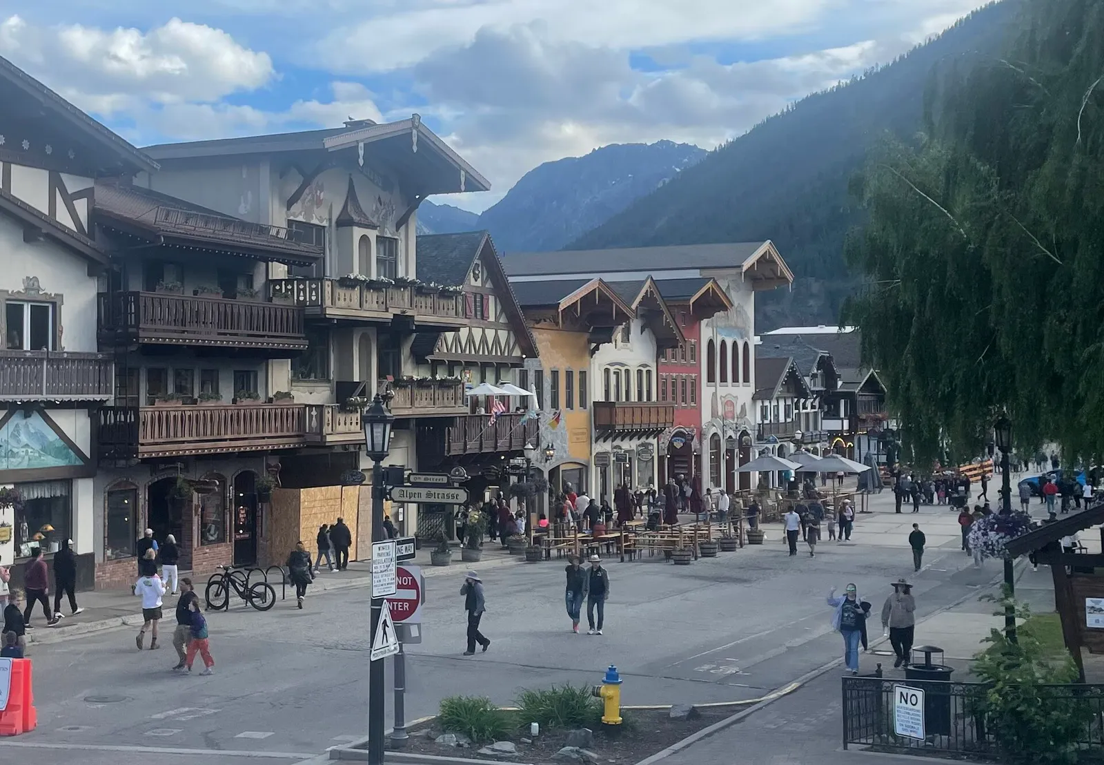 Main street in Leavenworth, Washington (2023-06-18) (cropped)