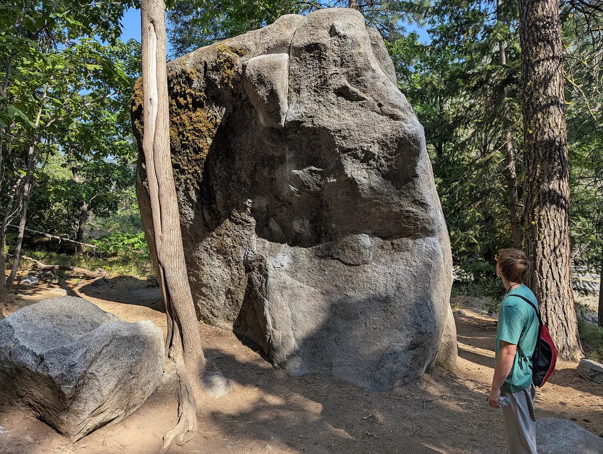 Bouldering at icicle creek road boulders in Leavenworth, Washington
