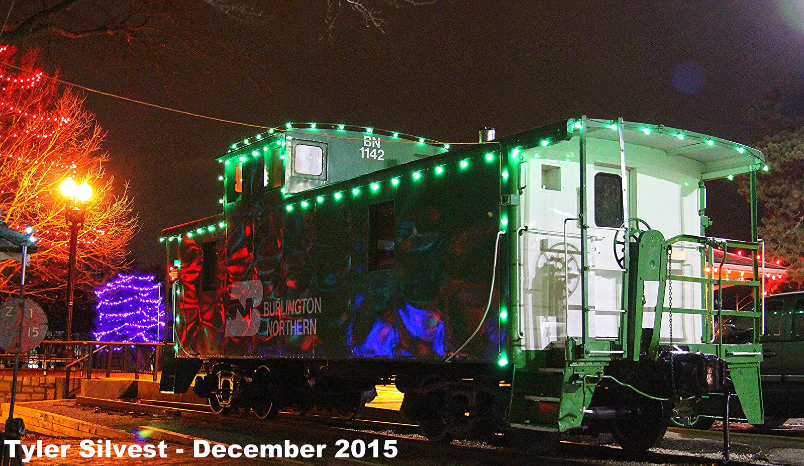BN 1142 Caboose 12-12-15 (23085169903) in Lenexa, Kansas