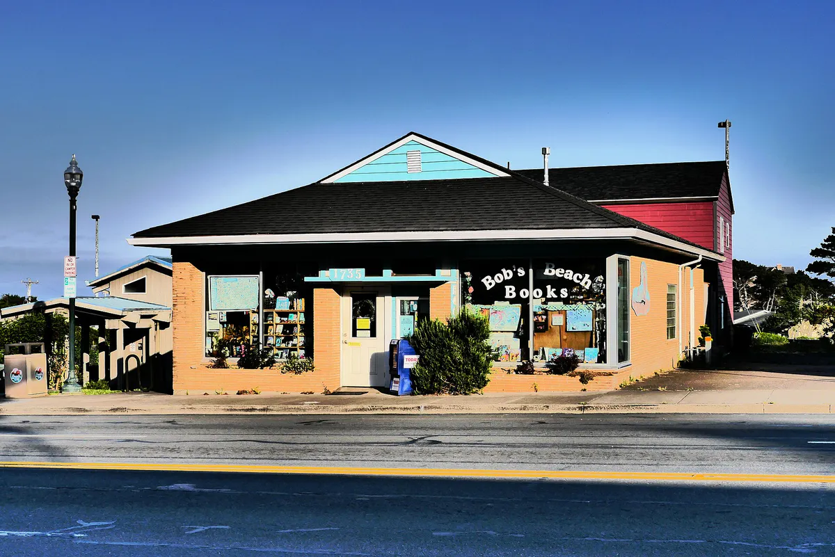 Bob's Beach Books in Lincoln City, Oregon (51293115522)