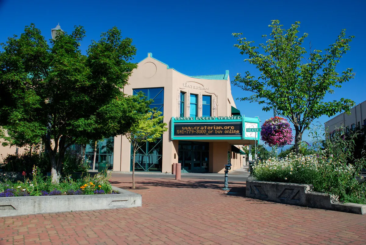 Ginger Rogers Theater, Medford - DPLA - 1b75aa7756950051d732cf658e726788, Oregon
