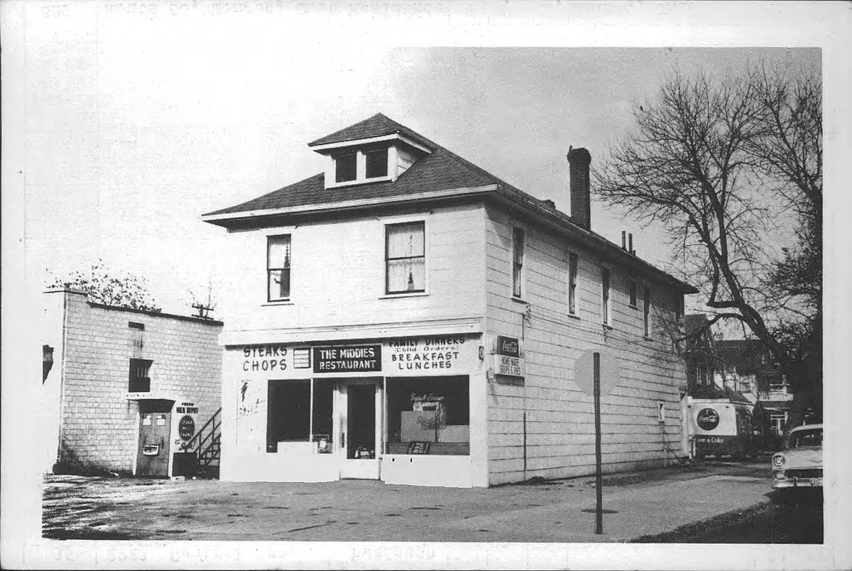 Two images of The Middies Restaurant, 2223 Central Avenue, Middletown, Ohio - DPLA - 1e085b5d505096ac4d86d1d26e977b3a (page 1)