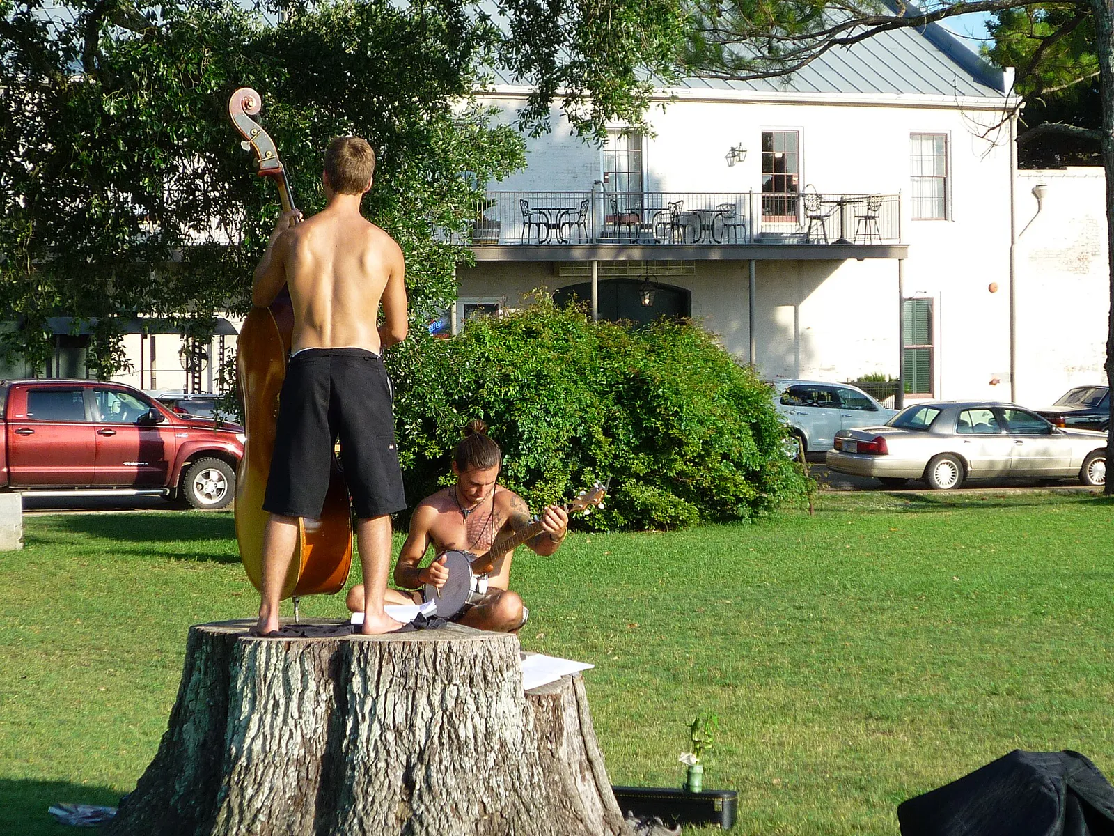 Travelers in park, Natchez MS, Mississippi