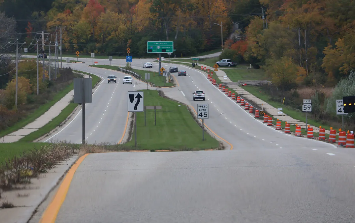 West Greenfield Avenue, New Berlin (October 2023) 01, Wisconsin