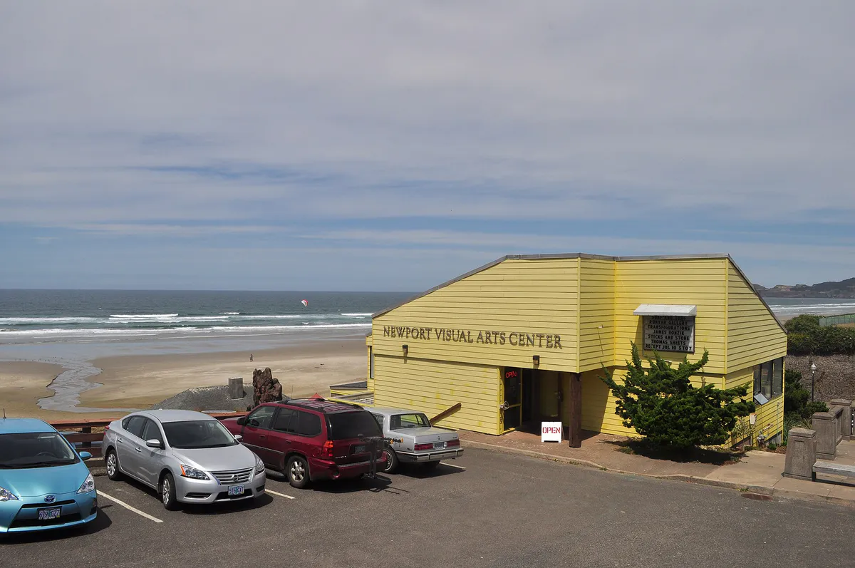 Newport Beach, OR - Nye Beach neighborhood 03 - Newport Visual Arts Center (19924986002), Oregon