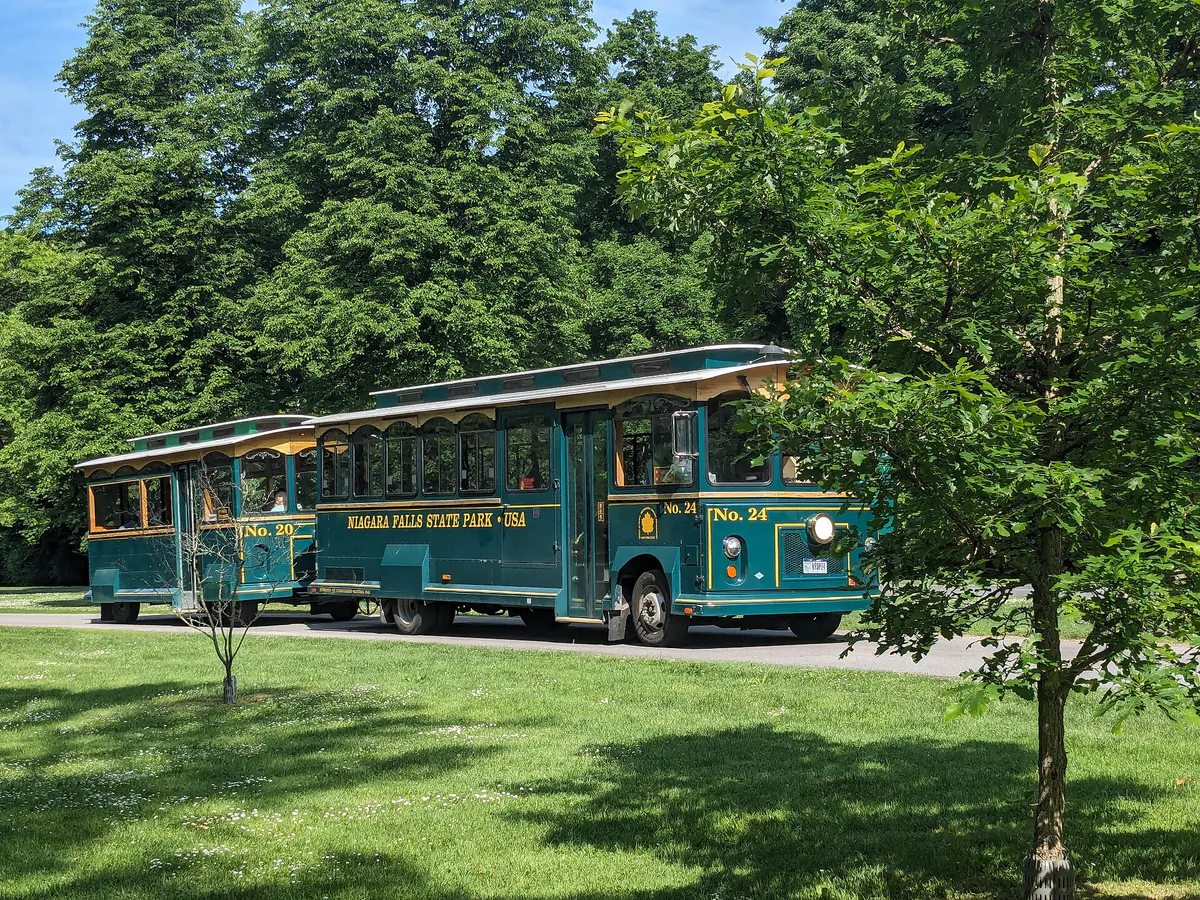 Niagara Scenic Trolley in Niagara Falls, New York