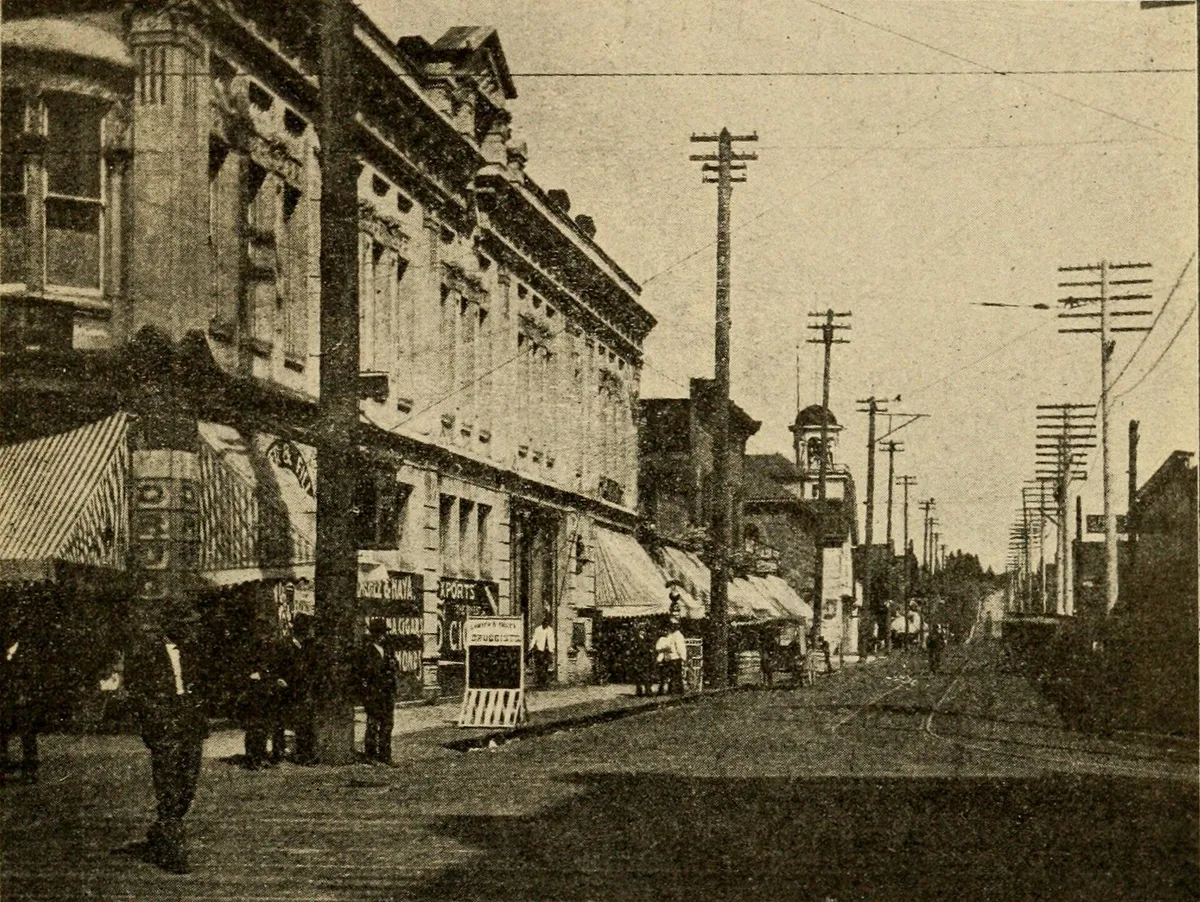 Fourth Street looking east from Main (Chambers Block), Olympia, Washington, circa 1905