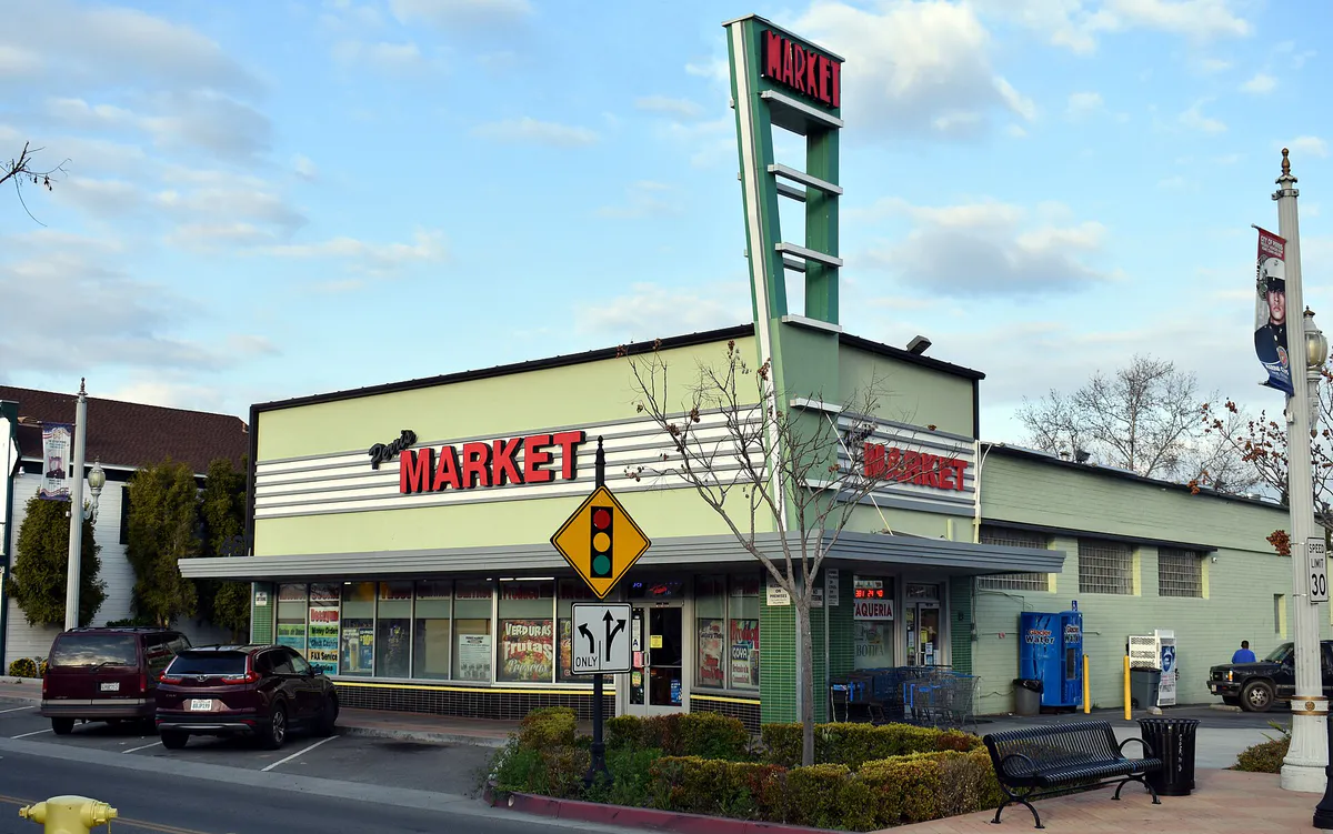 Perris market 1, California