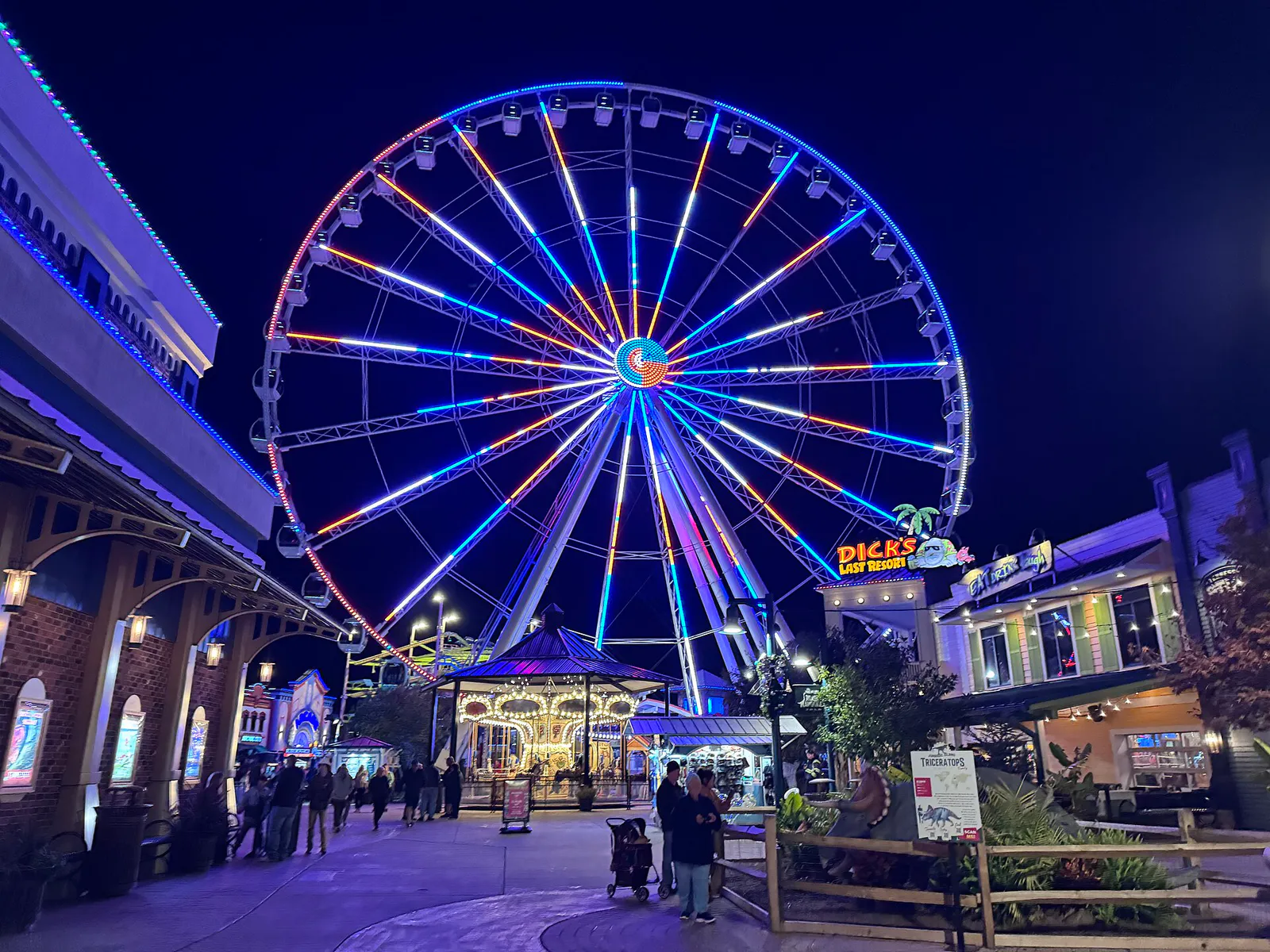 The Great Smoky Mountain Wheel - October 2025 - Sarah Stierch 01 in Pigeon Forge, Tennessee