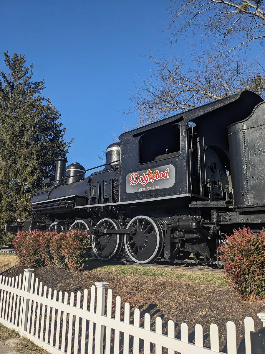 Entrance Dollywood Pigeon Forge TN December 2023 03, Tennessee