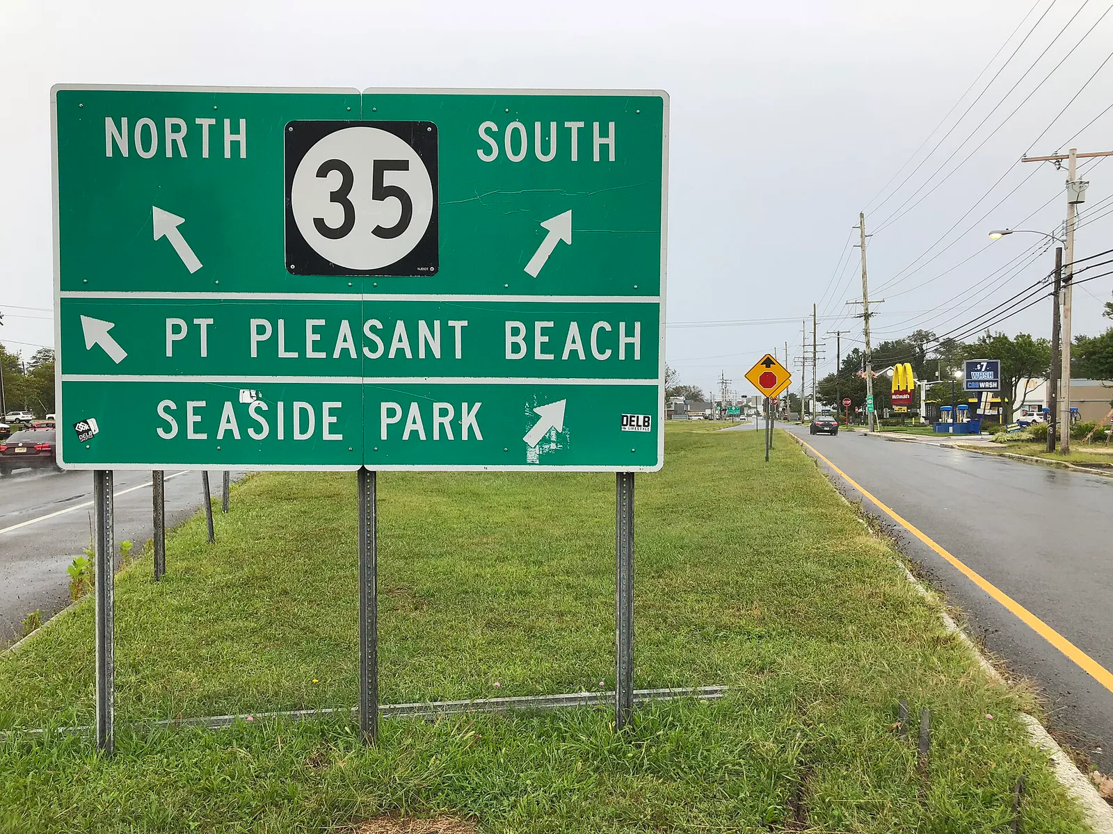 2020-09-10 16 46 35 View east along New Jersey State Route 88 (Ocean Road) at New Jersey State Route 35 on the border of Point Pleasant and Point Pleasant Beach in Ocean County, New Jersey