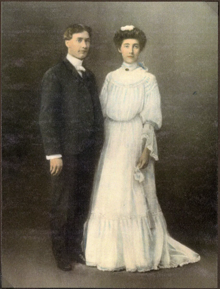 Marriage photograph of Vernon W. Clarkson and Bessie Lee Williams, Staley Museum, Pullman, Washington, 1903 - DPLA - f310d275b24829fc71cfec894cb752b9 (page 1)