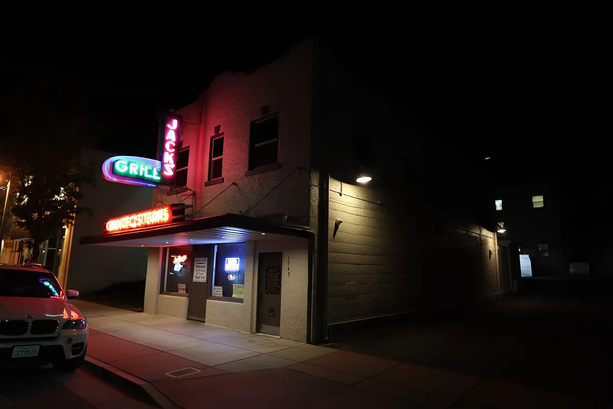 JacksgrillRedding 01, California