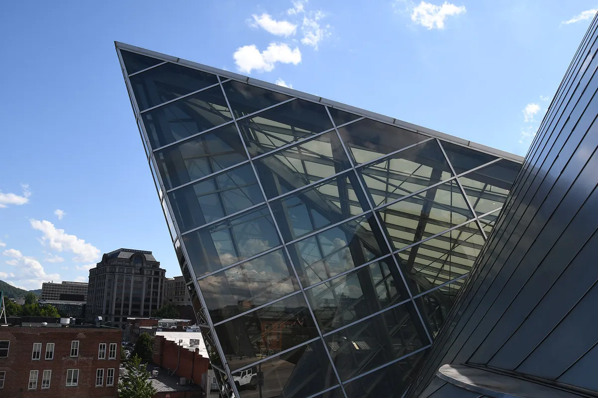Taubman Museum of Art rooftop view, Roanoke, Virginia (49460146358)
