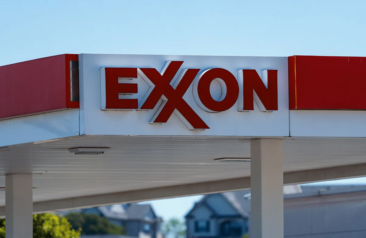 Exxon Gas Station - Round Rock, Texas (40783933783)