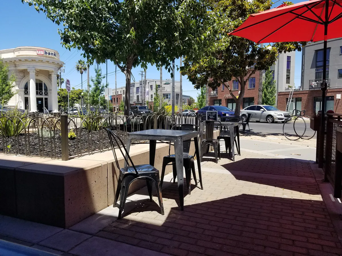 Oak park Sacramento broadway triangle, California