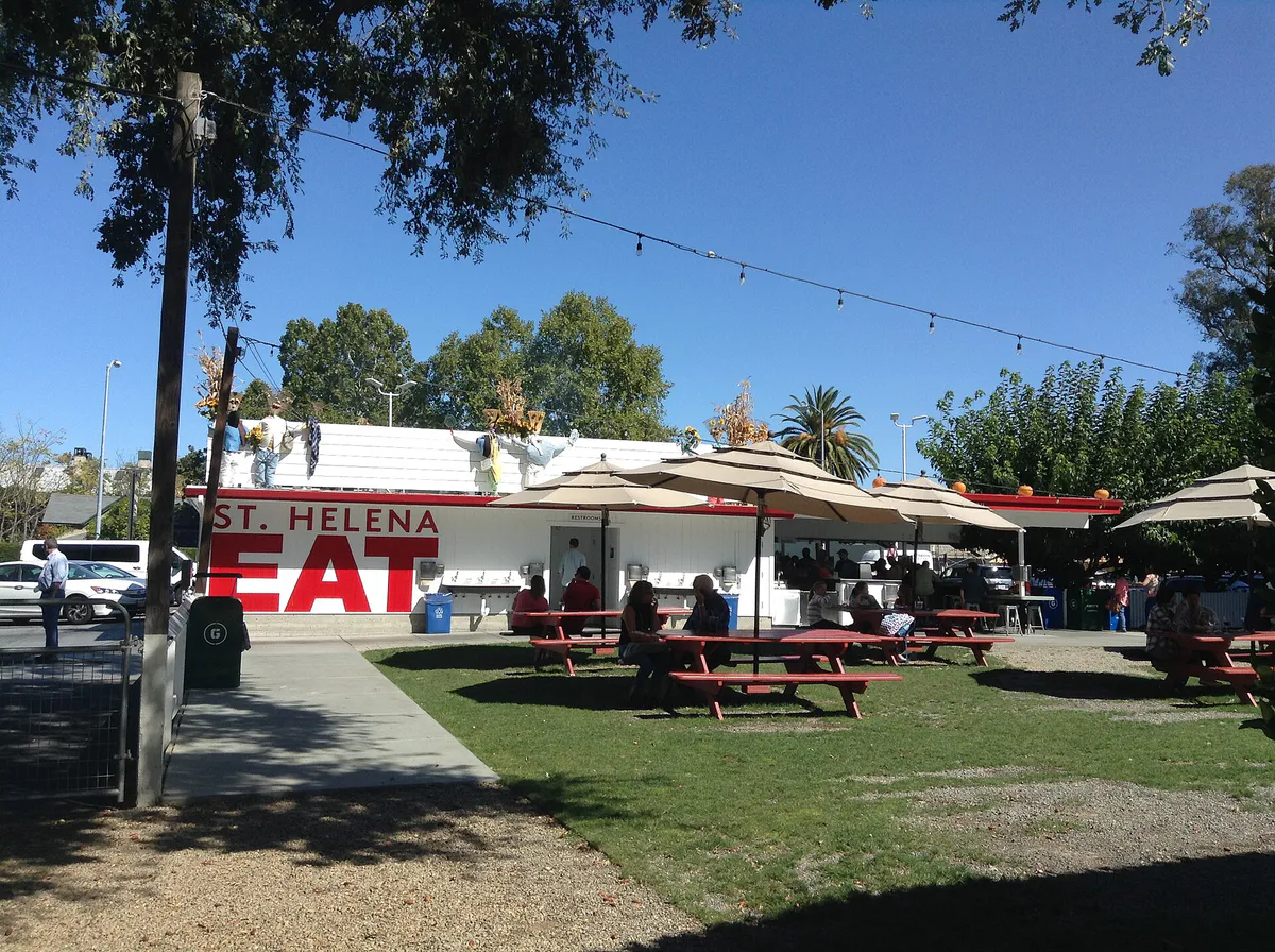 Gott's Roadside in St. Helena dining area, California